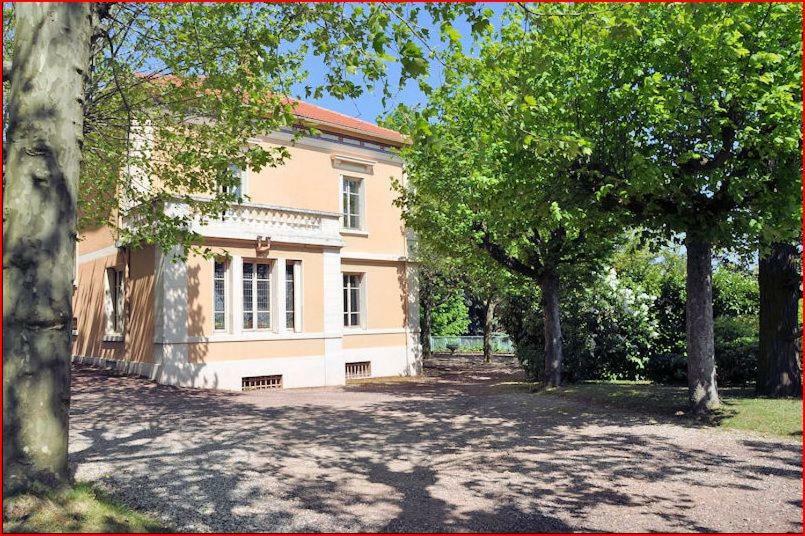 Villa Castel Maison-Table D'Hotes & Jardin-Refuge De Biodiversite Rillieux-la-Pape Esterno foto