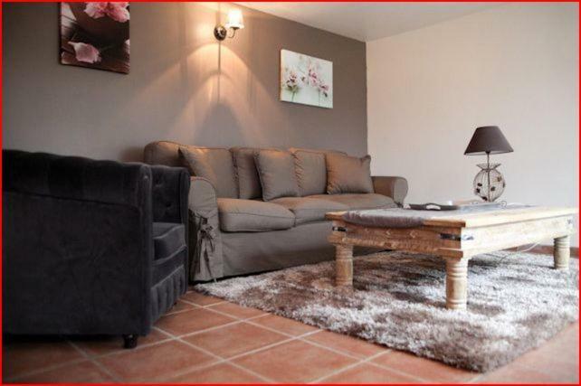 Villa Castel Maison-Table D'Hotes & Jardin-Refuge De Biodiversite Rillieux-la-Pape Esterno foto